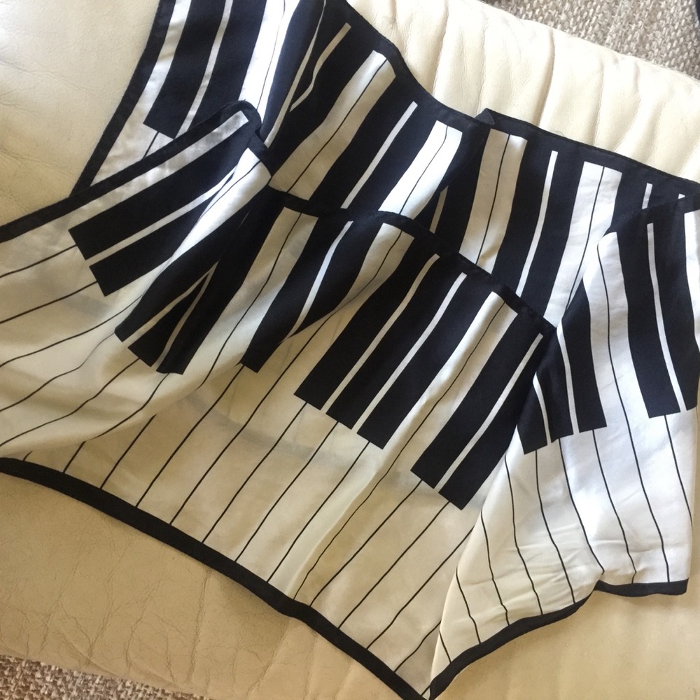 Silky Piano Scarf